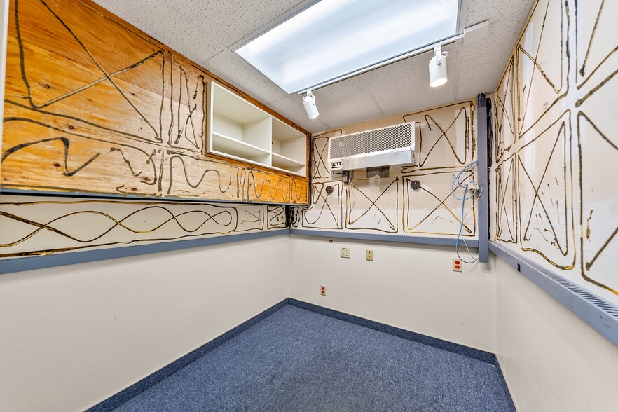 More Photos Of 655 W Umpqua St, Roseburg Radio TVTransmission Facilities For Sale