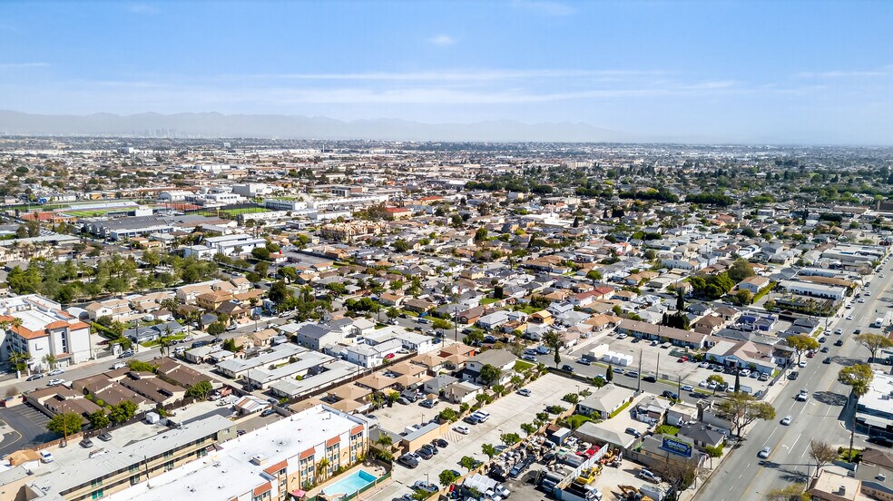 More Photos Of 15003 Larch Ave, Lawndale Apartments For Sale