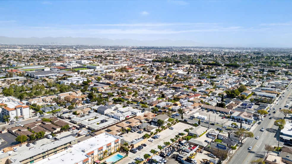 More Photos Of 15003 Larch Ave, Lawndale Apartments For Sale