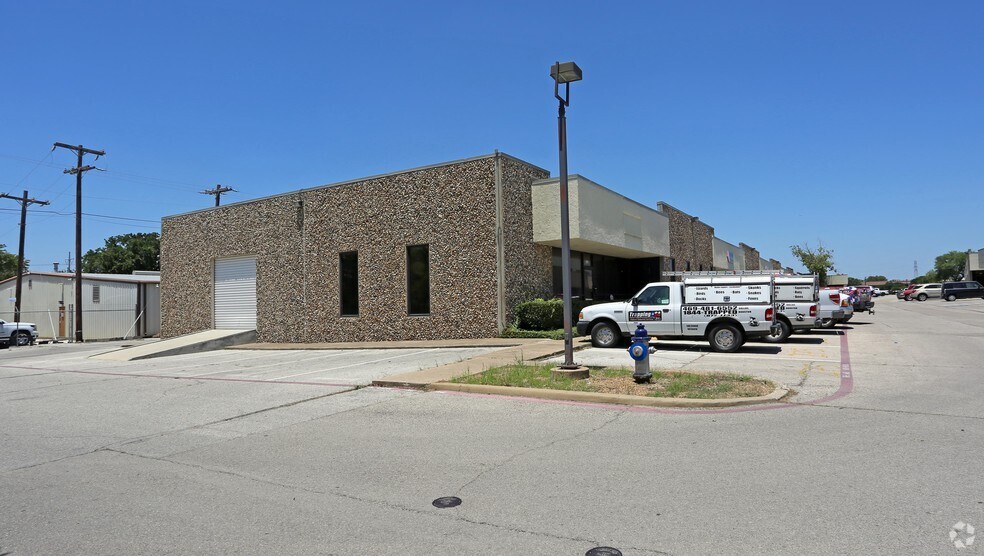 More Photos Of 2636 Walnut Hill Ln, Dallas Light Manufacturing For Lease