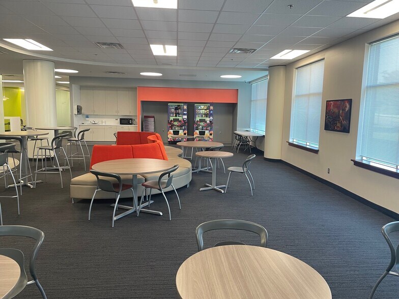 More Photos Of 400 3rd St SE, Canton Office For Lease