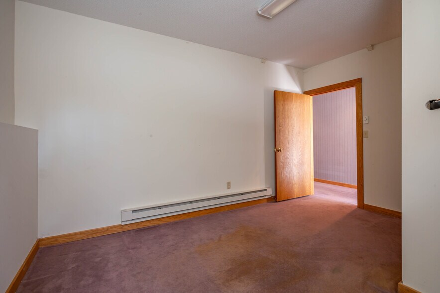 Primary Photo Of 74 Northeastern Blvd, Nashua Medical For Sale