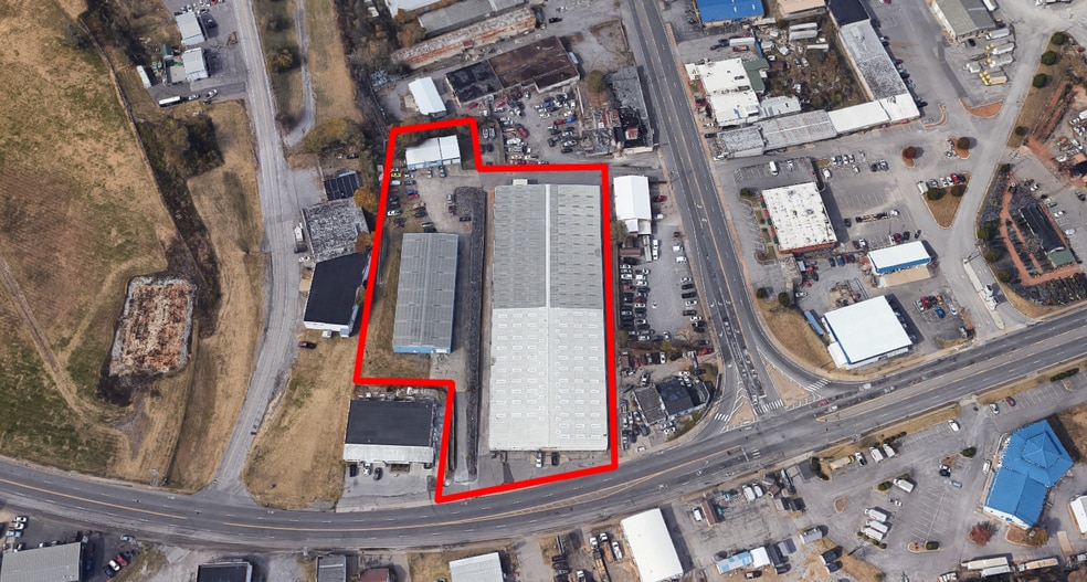 More Photos Of 1315 College St, Clarksville Warehouse For Lease