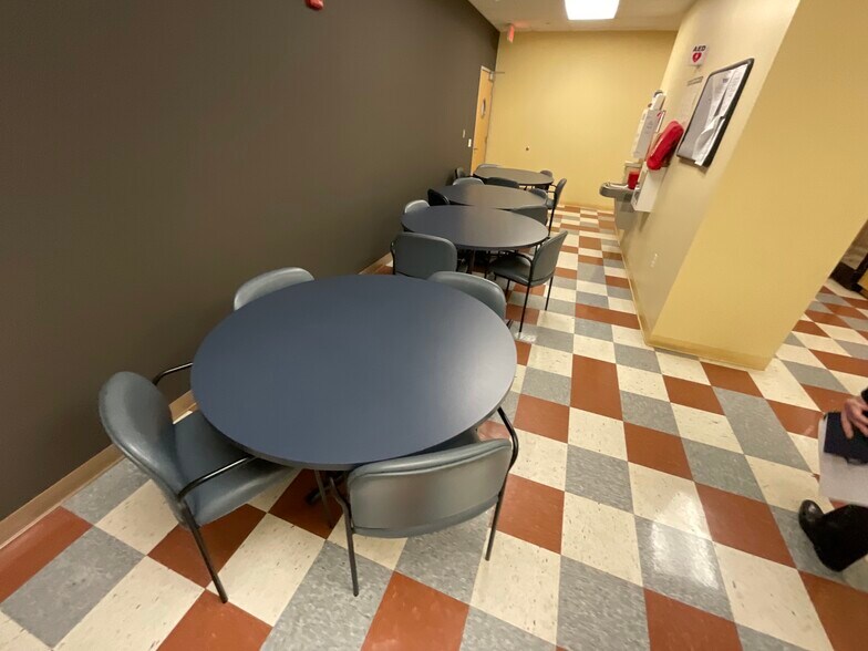 More Photos Of 2505 S Finley Rd, Lombard Office For Lease