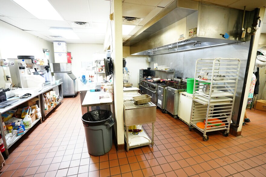 More Photos Of 101 Court Sq, Abbeville Restaurant For Sale