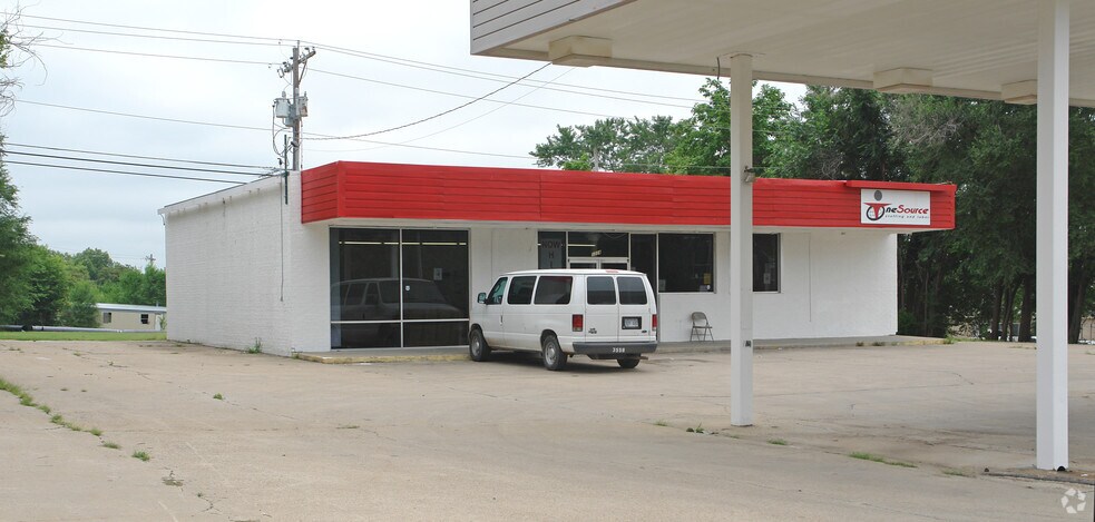 More Photos Of 1224 S Kansas Ave, Topeka Freestanding For Lease