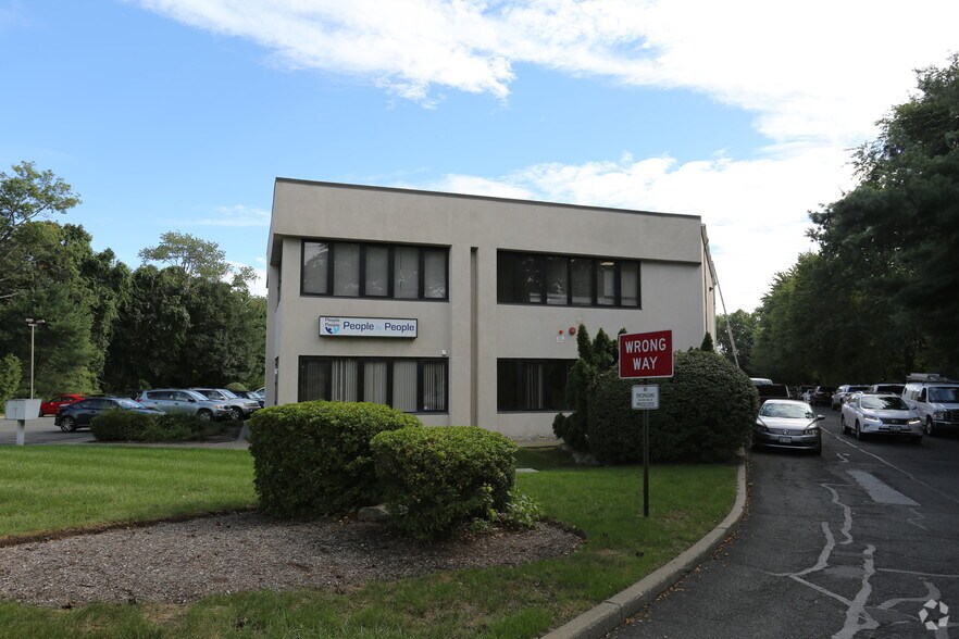 More Photos Of 121 West Nyack Rd, Nanuet Office For Lease