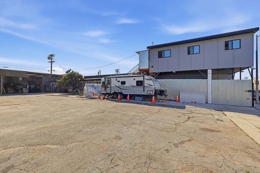 More Photos Of 1040 251st St, Harbor City Industrial For Sale
