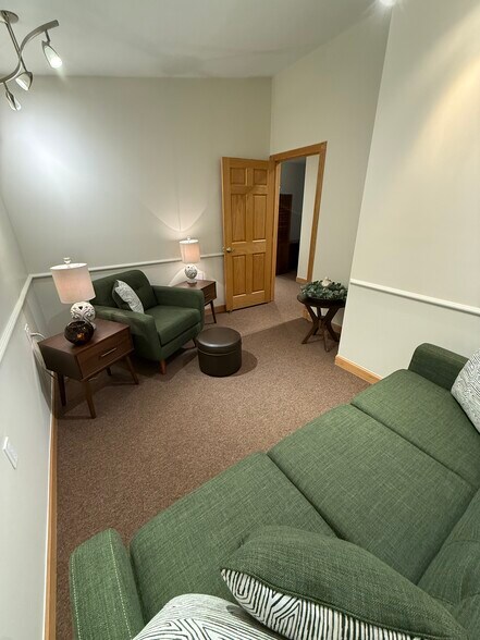 More Photos Of 5619 Highland Rd, Waterford Medical For Sale