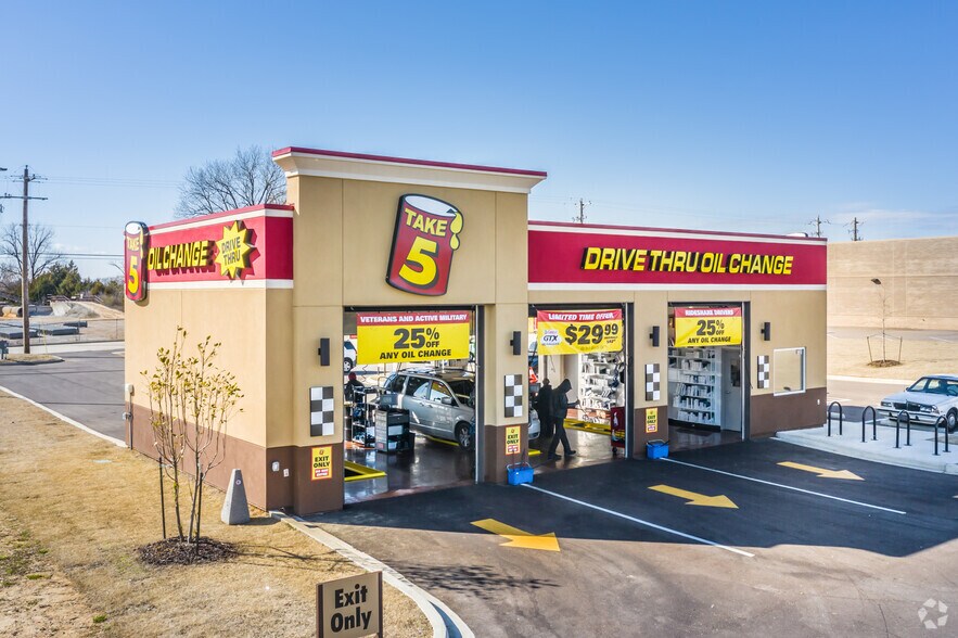 Primary Photo Of 731 N Germantown Pkwy, Cordova Auto Repair For Sale