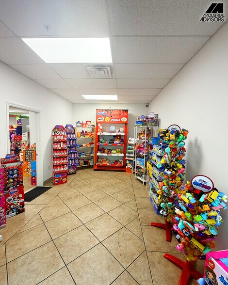 More Photos Of 14240 Palmetto Frontage Rd, Miami Lakes Warehouse For Lease