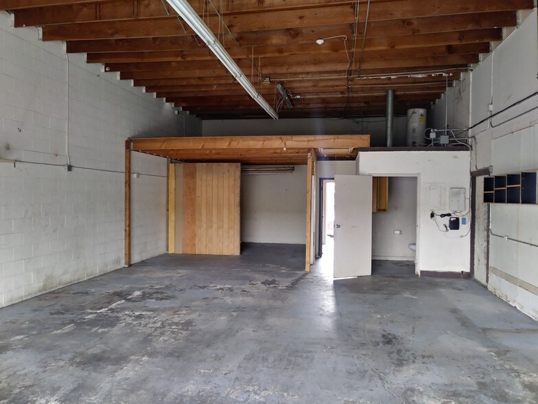 More Photos Of 1355 Brooks St, Ontario Warehouse For Lease