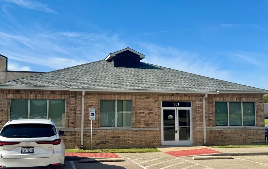 Primary Photo Of 4601 Old Shepard Place, Plano Medical For Lease