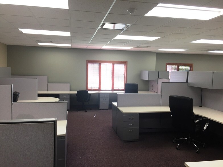 More Photos Of 3 Executive Ct, South Barrington Medical For Lease
