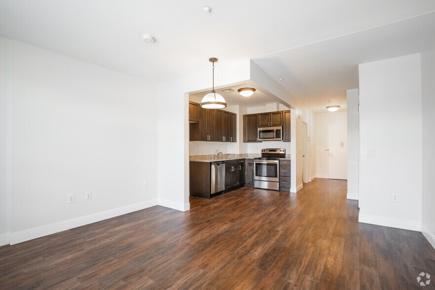 More Photos Of 10-40 Station Dr, Wyandanch Apartments For Lease