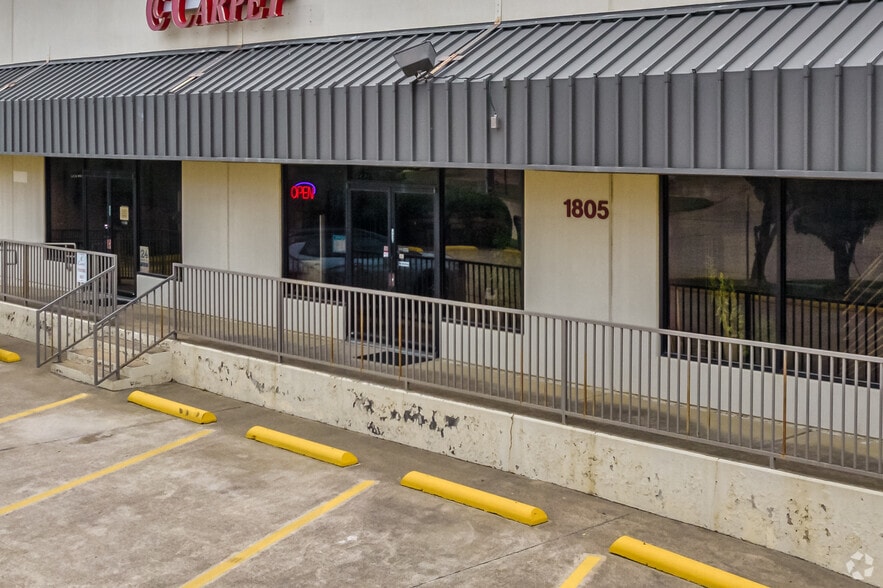 More Photos Of 1805 Reliance Pky, Bedford Showroom For Sale