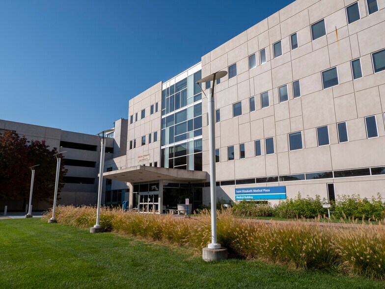 More Photos Of 575 S 70th St, Lincoln Medical For Lease