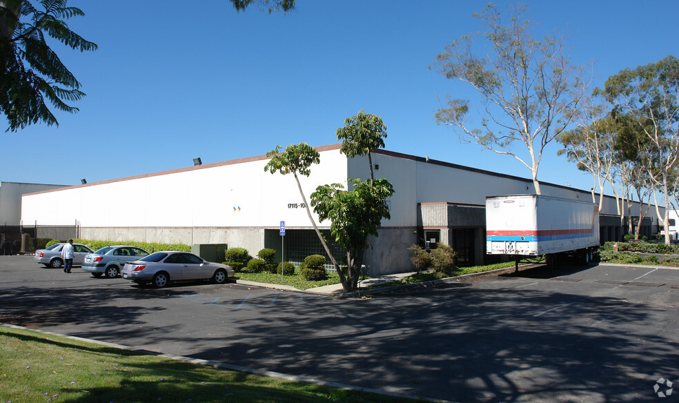 Primary Photo Of 17103-17111 Kingsview Ave, Carson Warehouse For Lease