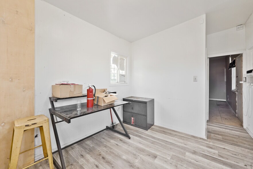 More Photos Of 310 N Long Beach Blvd, Compton Storefront Retail Office For Sale