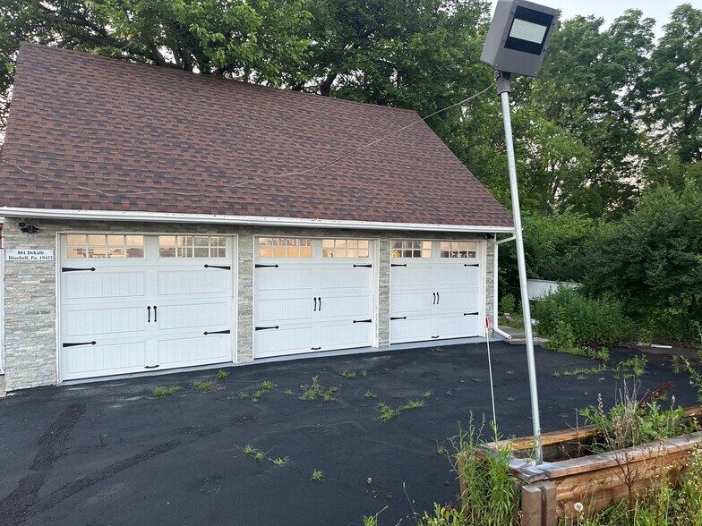 More Photos Of 861 DeKalb Pike, Center Square Industrial For Lease