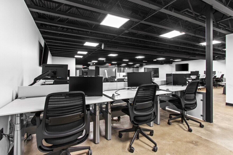 More Photos Of 423 W College Ave, Appleton General Retail For Sale