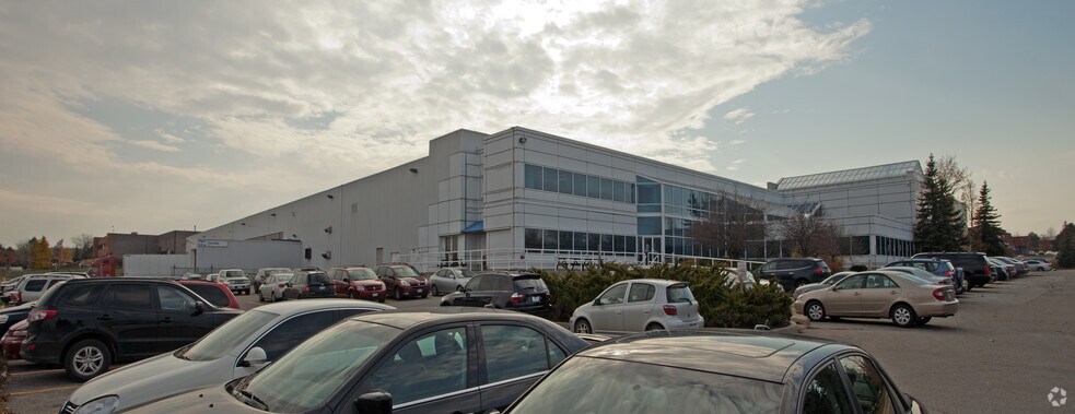 More Photos Of 33 W Beaver Creek Rd, Richmond Hill Warehouse For Lease