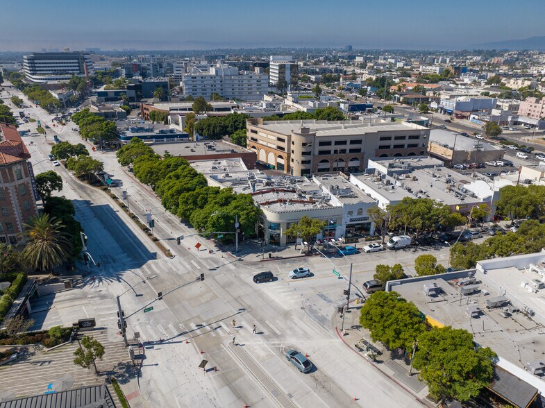 More Photos Of 3847 Main St, Culver City Storefront Retail Office For Lease