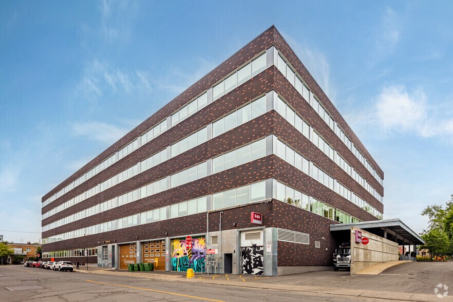 More Photos Of 6666 Rue Saint-Urbain, Montréal Office For Sale