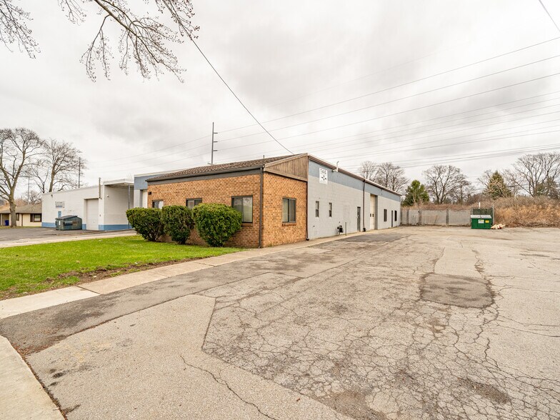 More Photos Of 170 Bennington Dr, Rochester Manufacturing For Lease