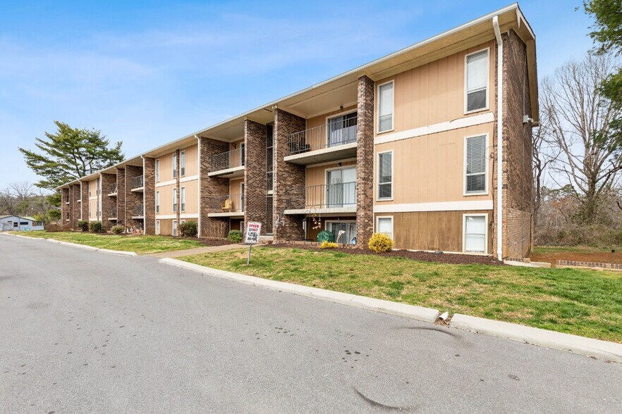 More Photos Of 300 W Midvale Ave, Chattanooga Apartments For Sale