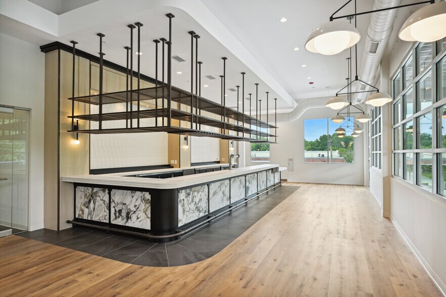 More Photos Of 159 Armour Dr NE, Atlanta Showroom For Lease