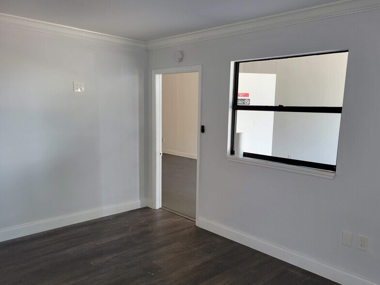 More Photos Of 656-664 SW Carter Ave, Port Saint Lucie Warehouse For Sale