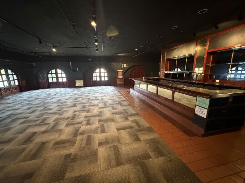 More Photos Of 15739 Ambaum Blvd SW, Burien Restaurant For Sale