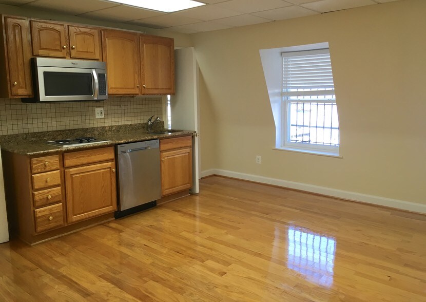 More Photos Of 2625 Connecticut Ave NW, Washington Storefront Retail Office For Lease