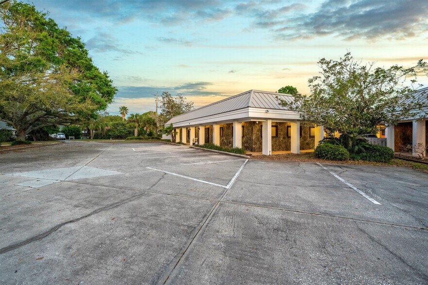 More Photos Of 525 N Harbor City Blvd, Melbourne Office For Sale