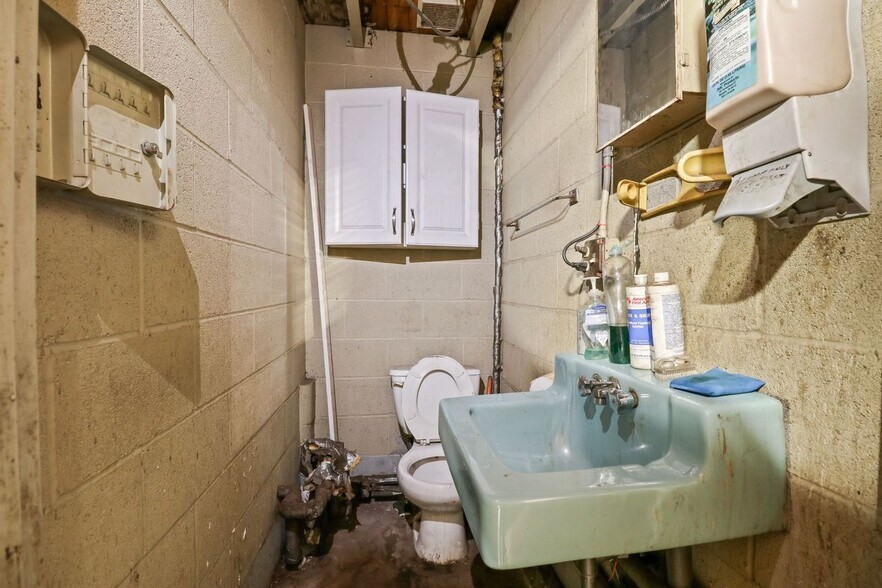 More Photos Of 85 Skillen St, Buffalo Auto Salvage Facility For Sale