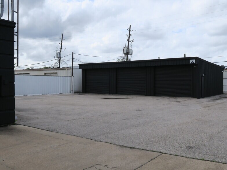 More Photos Of 5830 Star Ln, Houston Light Distribution For Lease