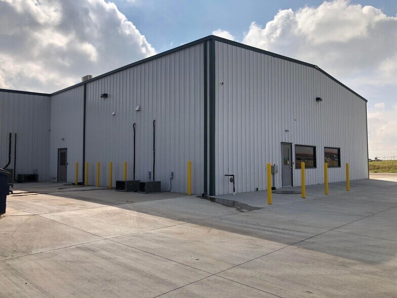 More Photos Of 1519 S 2nd Ave, Dodge City Warehouse For Sale