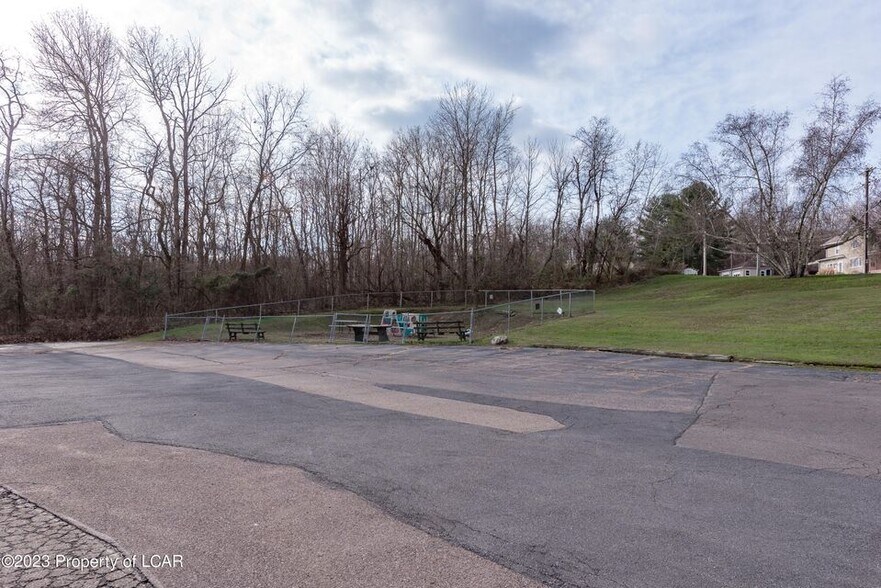 More Photos Of 104 Woodward Hill Rd, Edwardsville Office For Sale