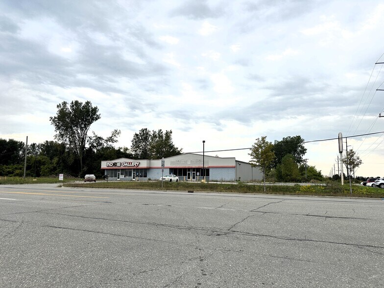 More Photos Of 3851-3859 N Huron Rd, Pinconning Freestanding For Lease