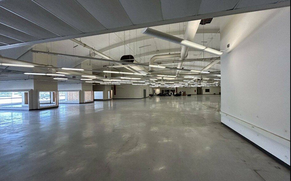 More Photos Of 1209 Towanda Ave, Bloomington General Retail For Sale