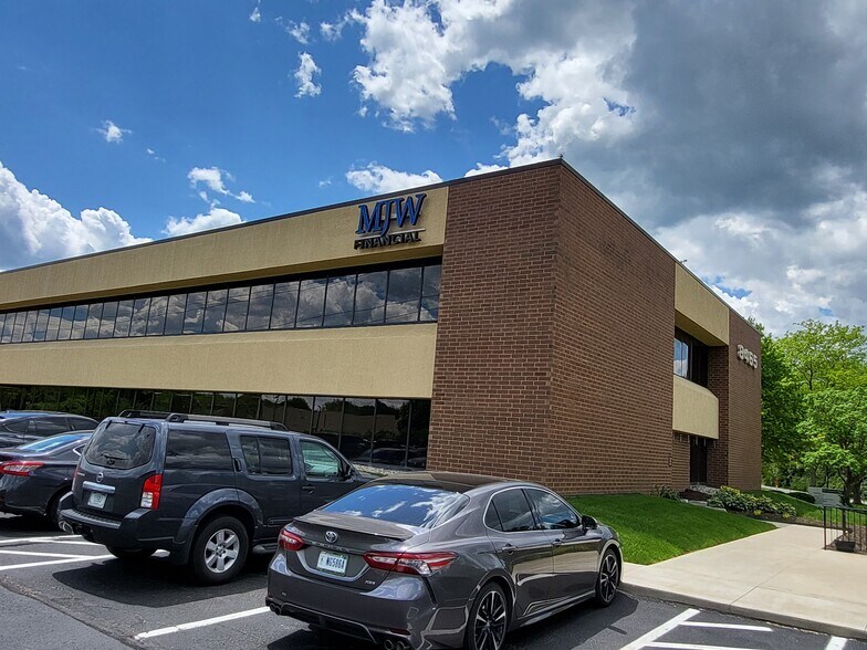 More Photos Of 8465 Keystone Crossing, Indianapolis Office Residential For Lease