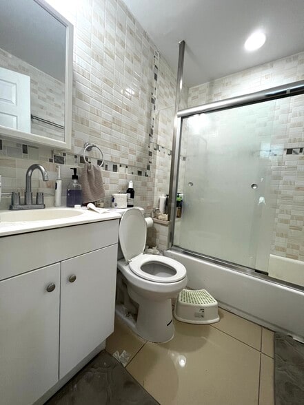 More Photos Of 604 W York St, Philadelphia Storefront Retail Residential For Sale