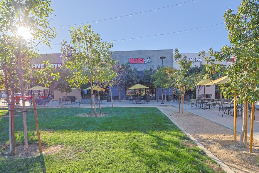 More Photos Of 8420-8440 Balboa Blvd, Northridge Storefront For Lease