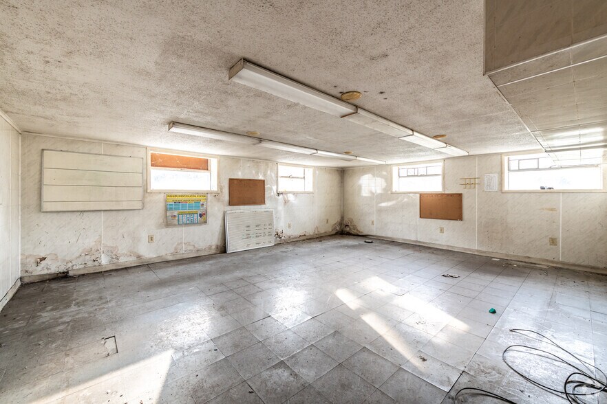 More Photos Of 1100 N Main St, Fostoria Warehouse For Sale