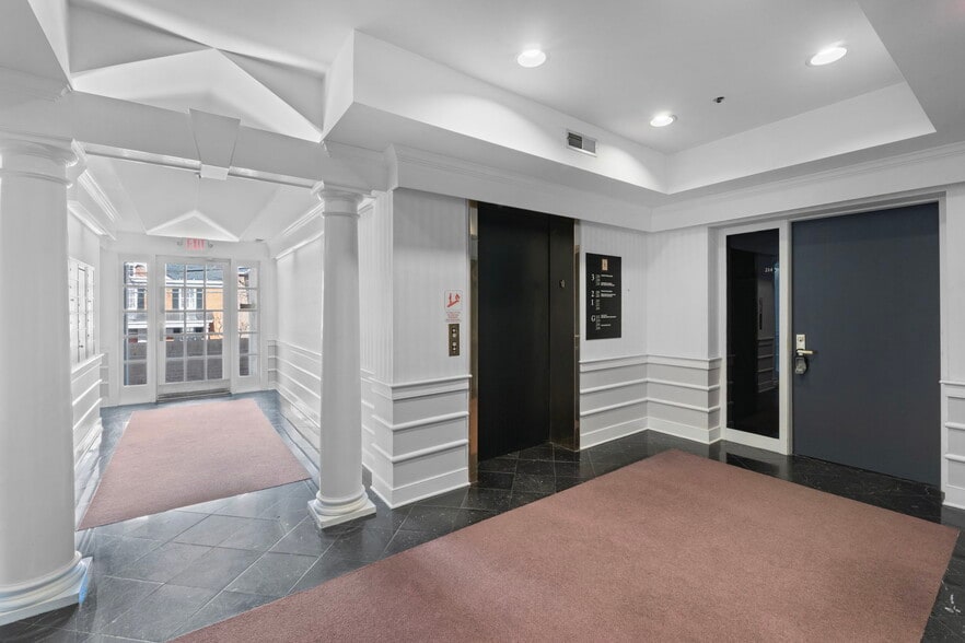 More Photos Of 202-258 E High St, Charlottesville Office For Sale