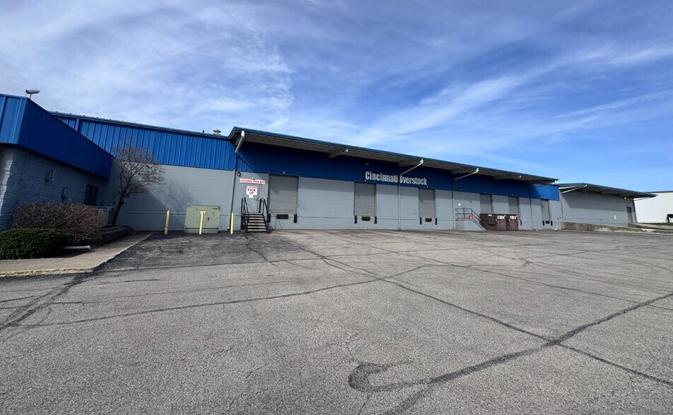 More Photos Of 4 W Crescentville Rd, Cincinnati Auto Repair For Sale