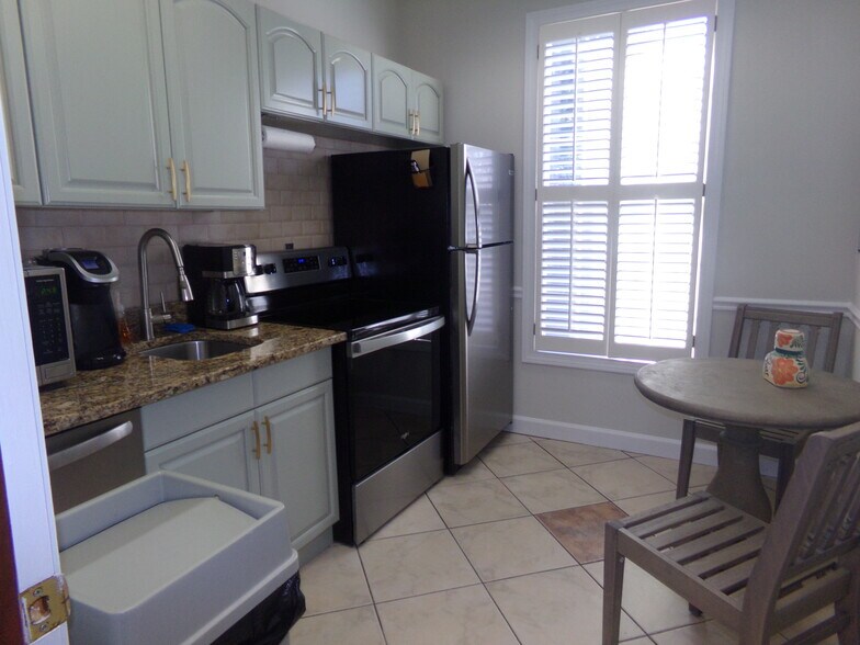 More Photos Of 1560 Warsaw Rd, Roswell Office For Lease