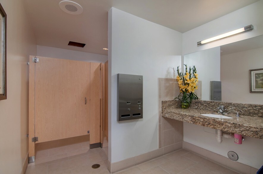 More Photos Of 5330 Carroll Canyon Rd, San Diego Medical For Sale