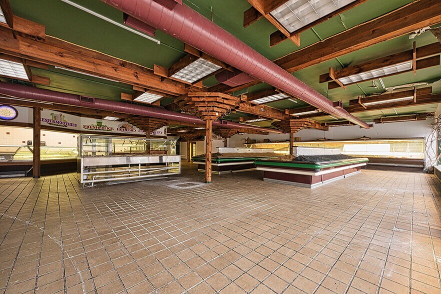 More Photos Of 80 E Main St, Huntington Freestanding For Sale